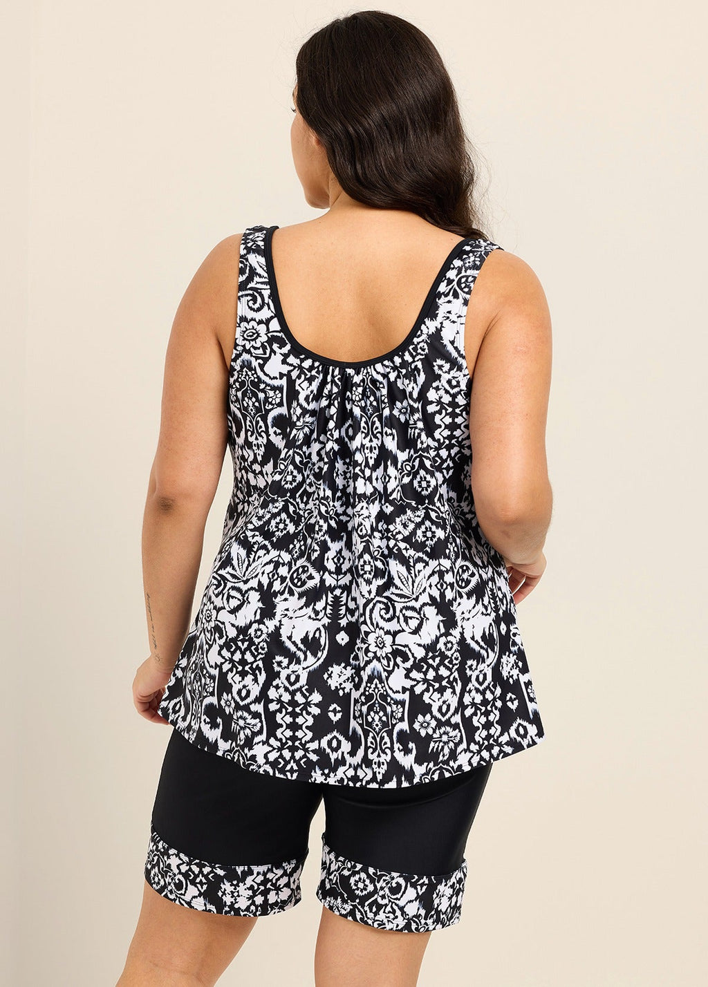 Black White Geometric Scoop Neck Flattering Padded Curvy Women's Swimsuit Tankini Set